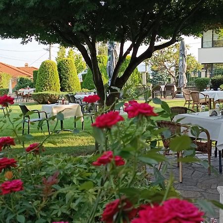 Hotel-Restaurant Almond Karlovo Exterior foto
