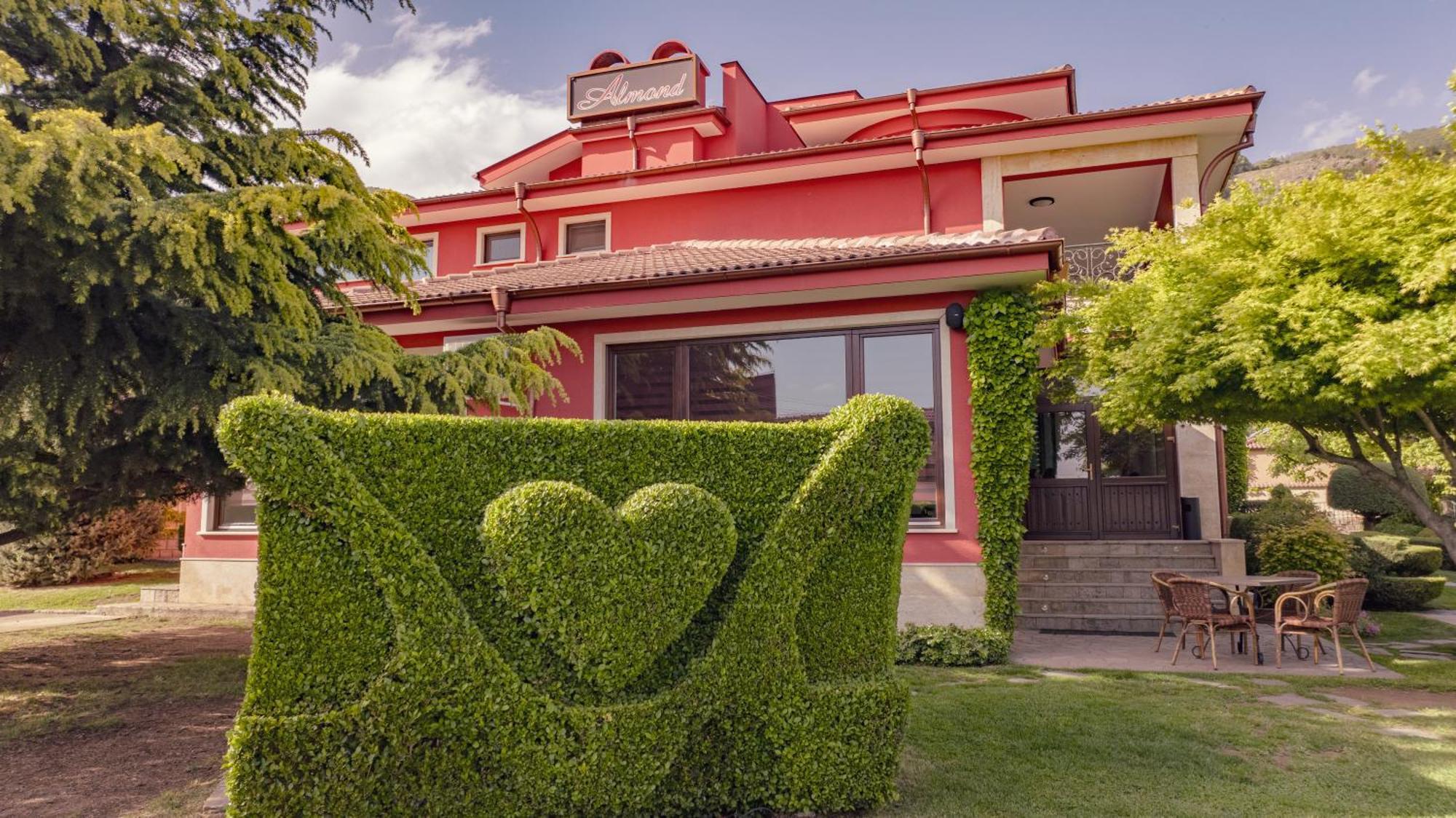 Hotel-Restaurant Almond Karlovo Exterior foto