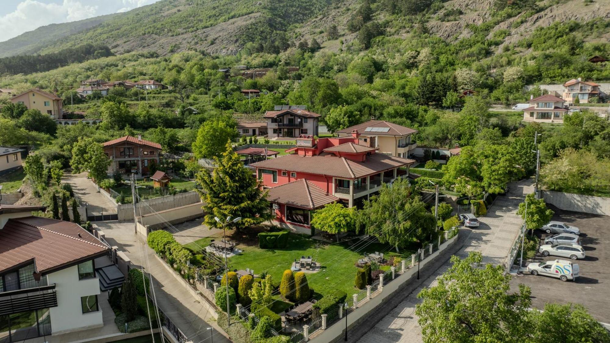 Hotel-Restaurant Almond Karlovo Exterior foto