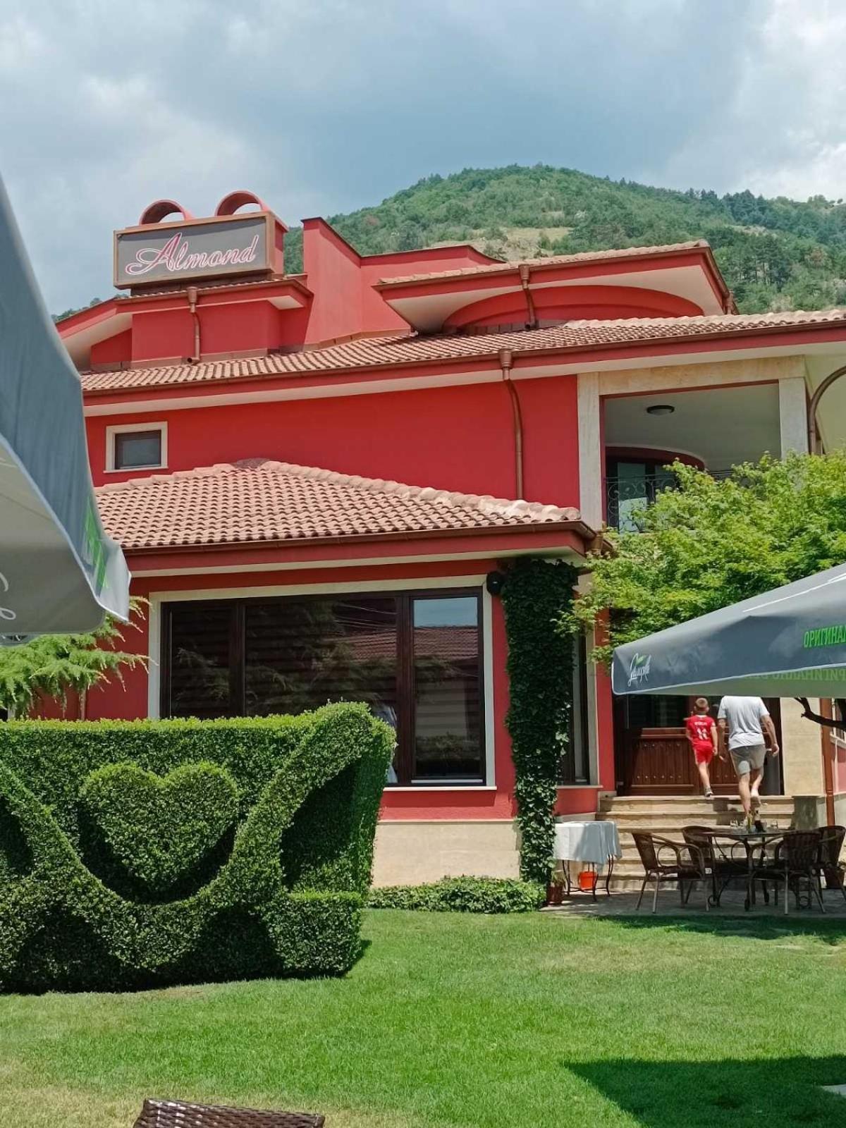 Hotel-Restaurant Almond Karlovo Exterior foto